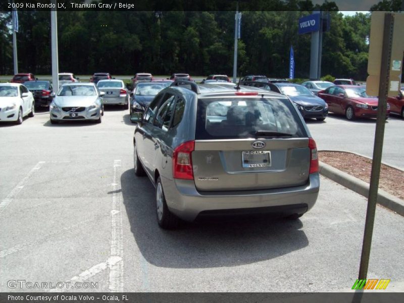 Titanium Gray / Beige 2009 Kia Rondo LX