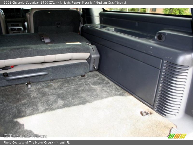 Light Pewter Metallic / Medium Gray/Neutral 2002 Chevrolet Suburban 1500 Z71 4x4
