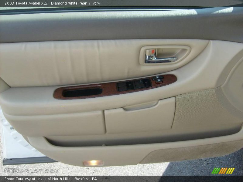 Diamond White Pearl / Ivory 2003 Toyota Avalon XLS