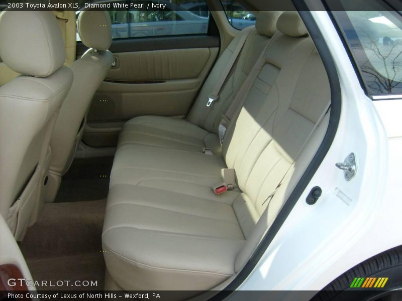 Diamond White Pearl / Ivory 2003 Toyota Avalon XLS