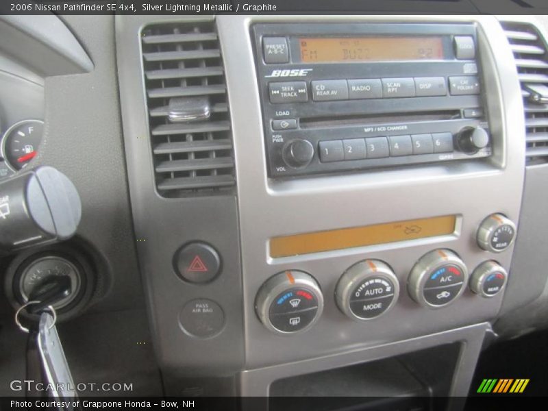 Silver Lightning Metallic / Graphite 2006 Nissan Pathfinder SE 4x4