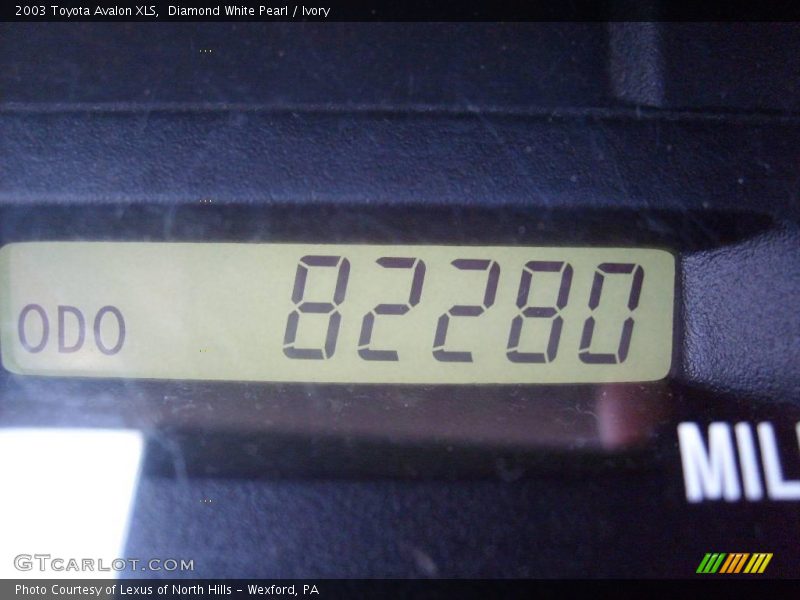 Diamond White Pearl / Ivory 2003 Toyota Avalon XLS