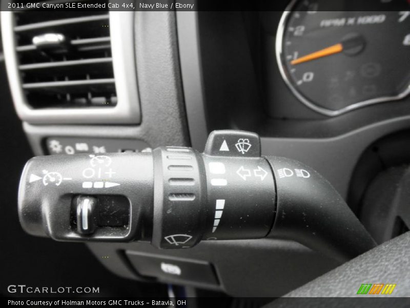 Controls of 2011 Canyon SLE Extended Cab 4x4