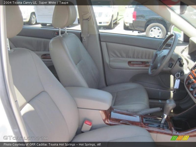 Super White / Taupe 2004 Toyota Camry LE