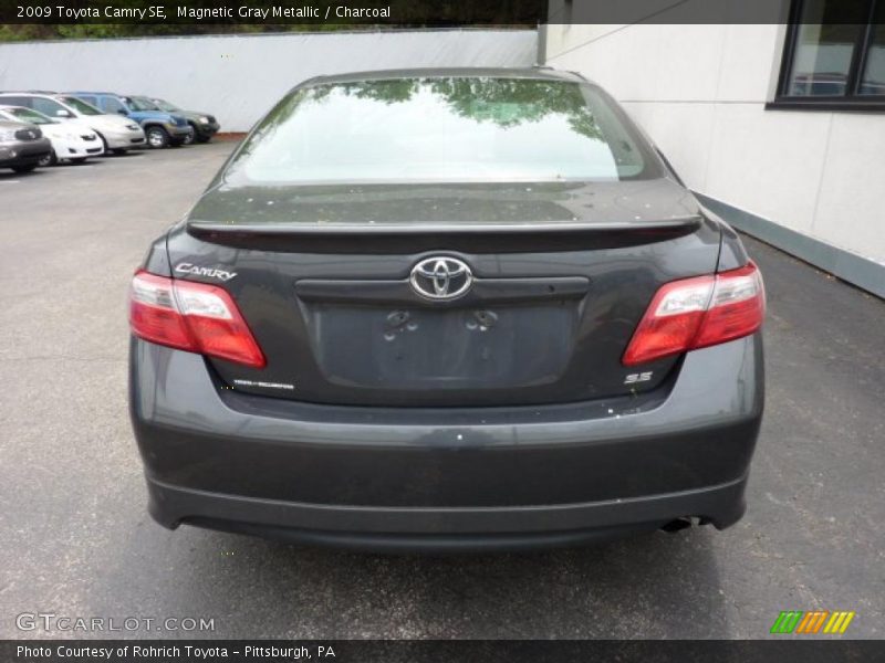 Magnetic Gray Metallic / Charcoal 2009 Toyota Camry SE