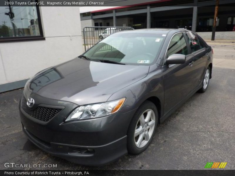 Magnetic Gray Metallic / Charcoal 2009 Toyota Camry SE