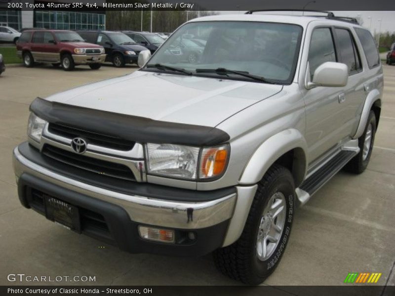 Millennium Silver Metallic / Gray 2002 Toyota 4Runner SR5 4x4