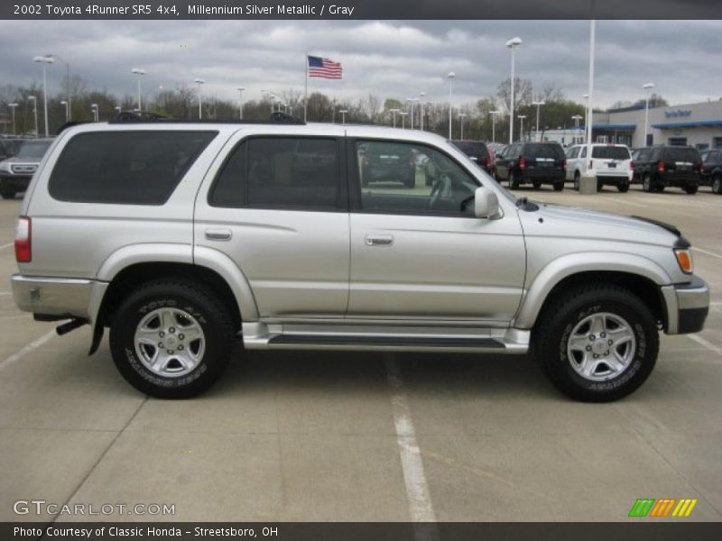 Millennium Silver Metallic / Gray 2002 Toyota 4Runner SR5 4x4