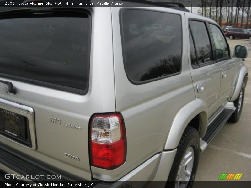 Millennium Silver Metallic / Gray 2002 Toyota 4Runner SR5 4x4