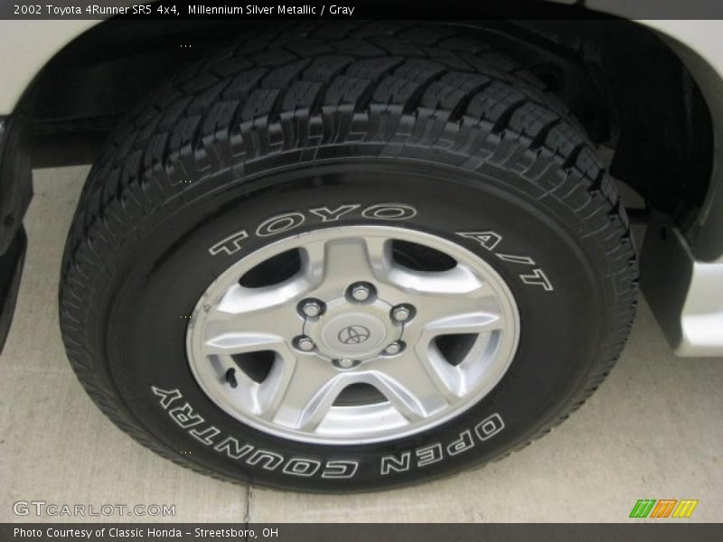 Millennium Silver Metallic / Gray 2002 Toyota 4Runner SR5 4x4