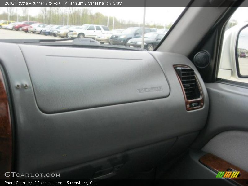 Millennium Silver Metallic / Gray 2002 Toyota 4Runner SR5 4x4