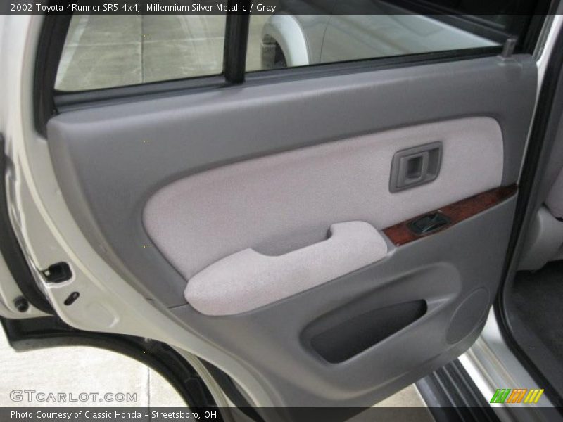 Millennium Silver Metallic / Gray 2002 Toyota 4Runner SR5 4x4
