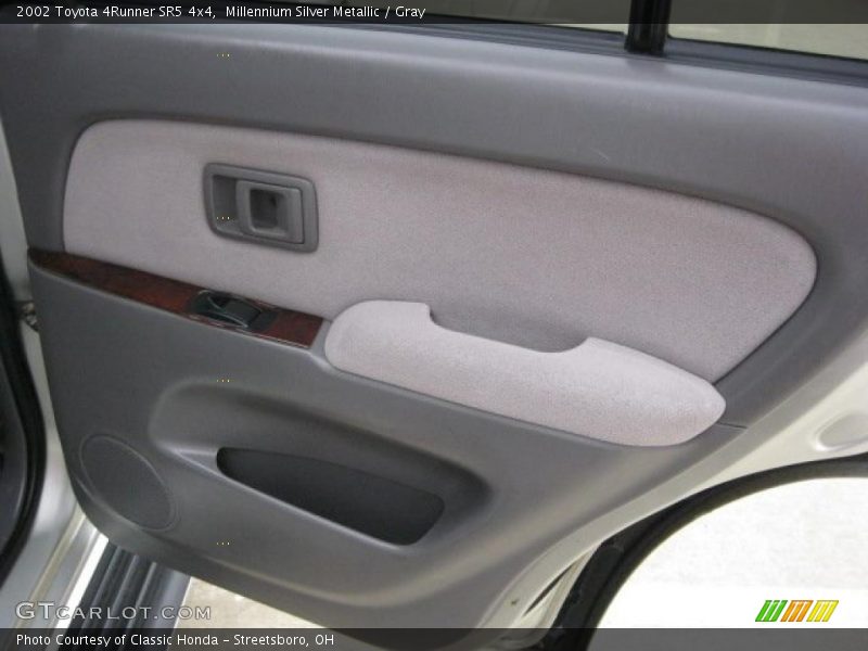 Millennium Silver Metallic / Gray 2002 Toyota 4Runner SR5 4x4