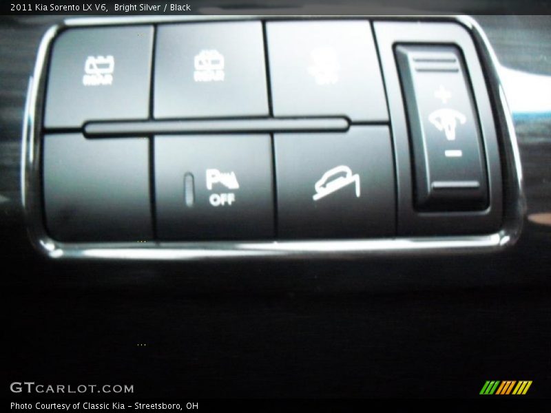 Bright Silver / Black 2011 Kia Sorento LX V6