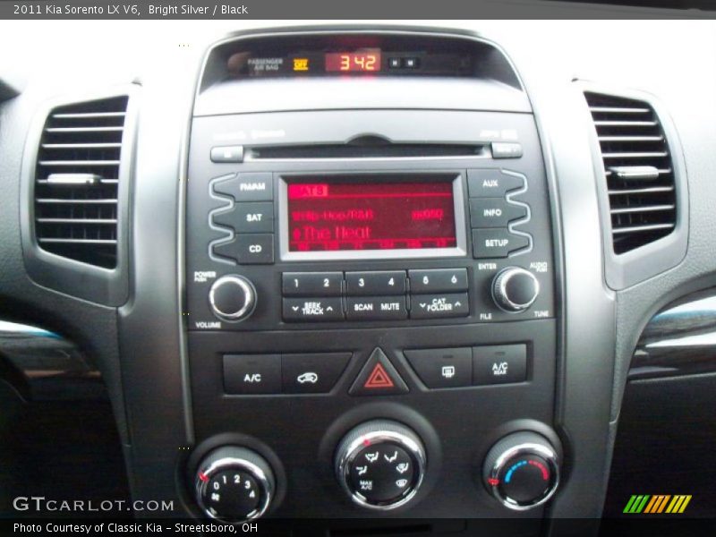 Bright Silver / Black 2011 Kia Sorento LX V6