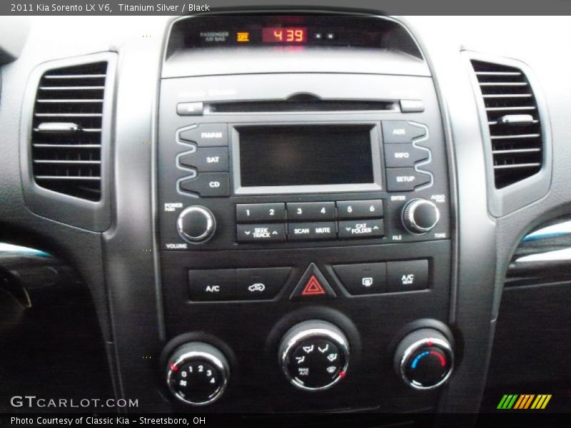 Titanium Silver / Black 2011 Kia Sorento LX V6