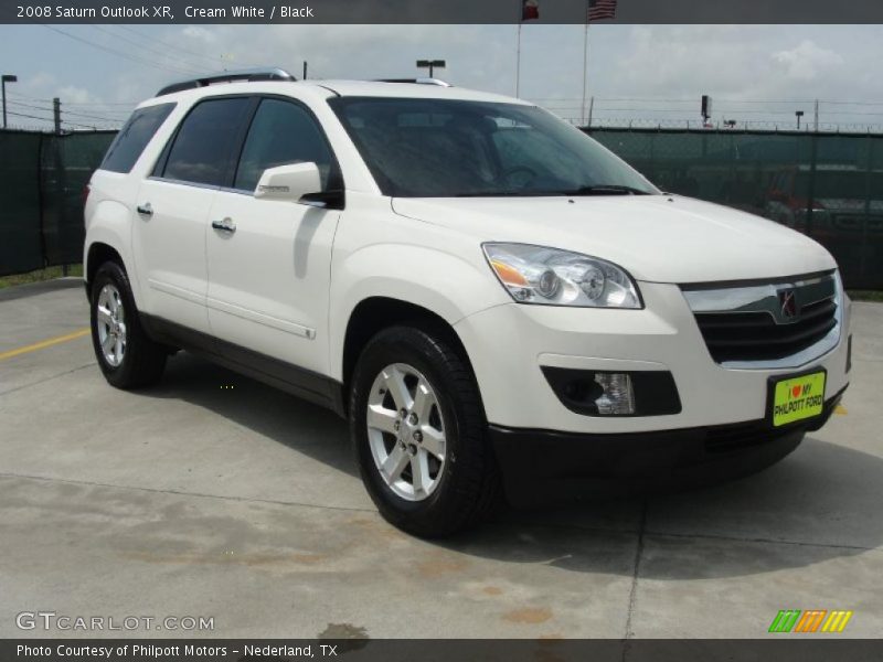 Cream White / Black 2008 Saturn Outlook XR
