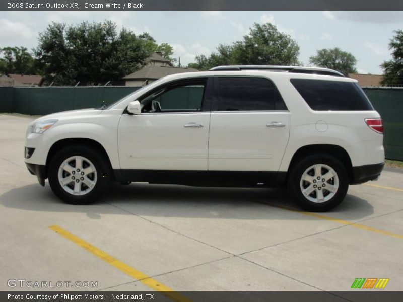 Cream White / Black 2008 Saturn Outlook XR