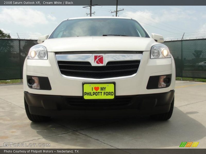 Cream White / Black 2008 Saturn Outlook XR