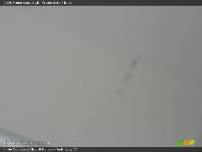 Cream White / Black 2008 Saturn Outlook XR
