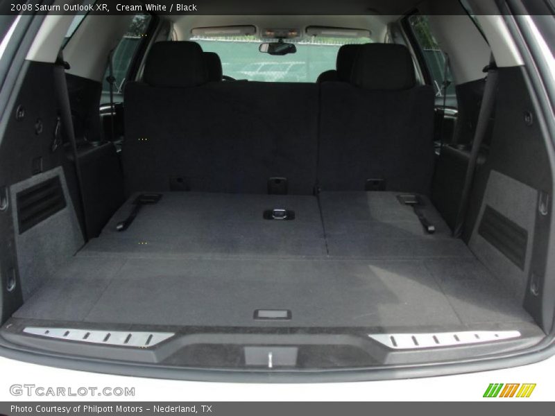 Cream White / Black 2008 Saturn Outlook XR