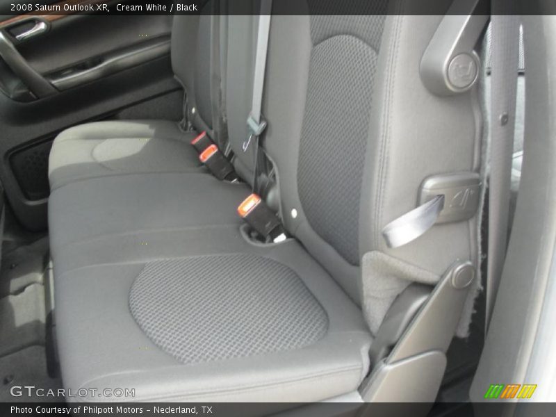 Cream White / Black 2008 Saturn Outlook XR