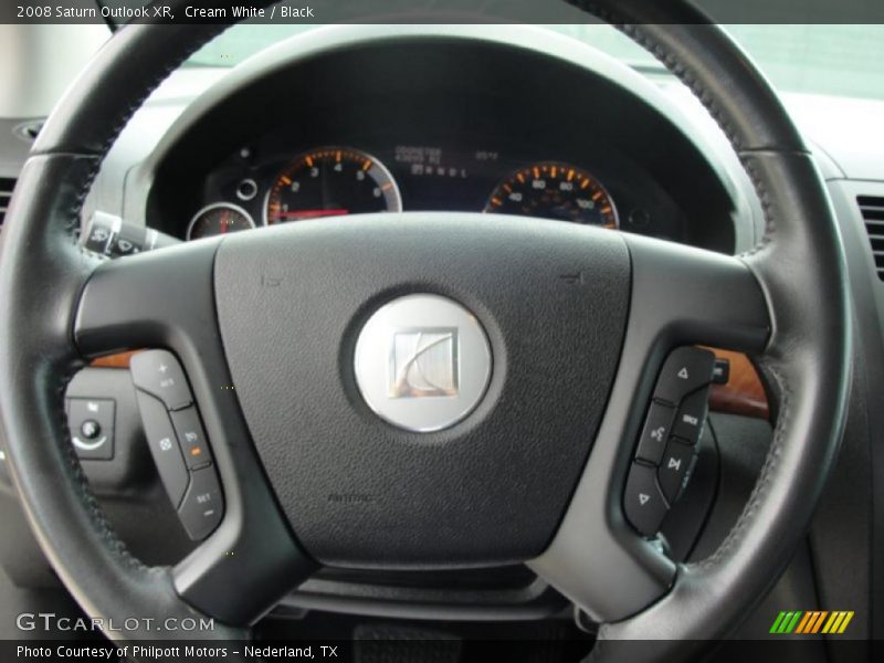 Cream White / Black 2008 Saturn Outlook XR