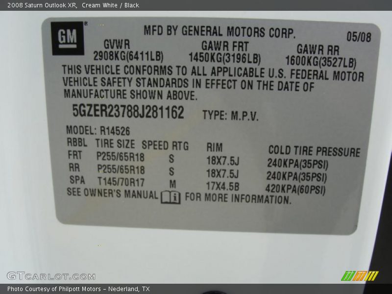 Cream White / Black 2008 Saturn Outlook XR