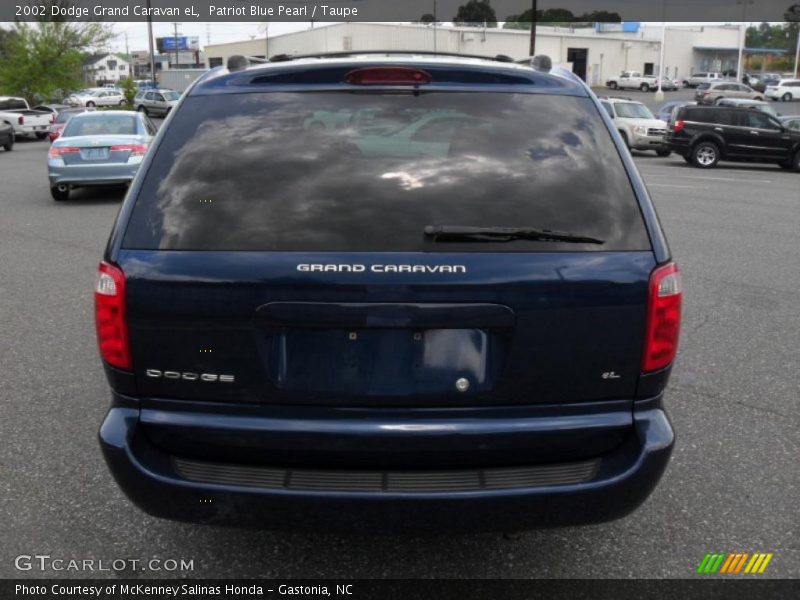 Patriot Blue Pearl / Taupe 2002 Dodge Grand Caravan eL