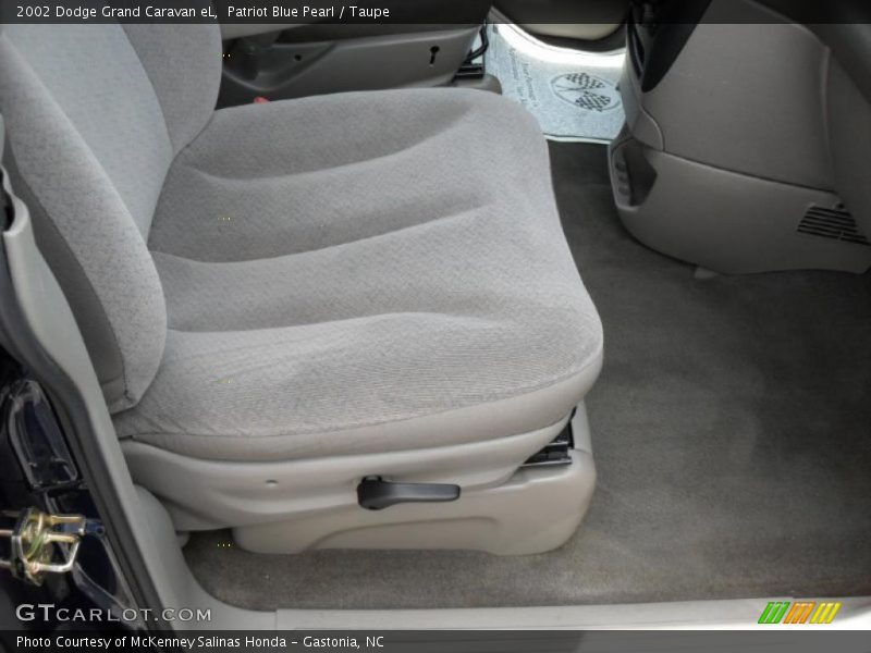 Patriot Blue Pearl / Taupe 2002 Dodge Grand Caravan eL