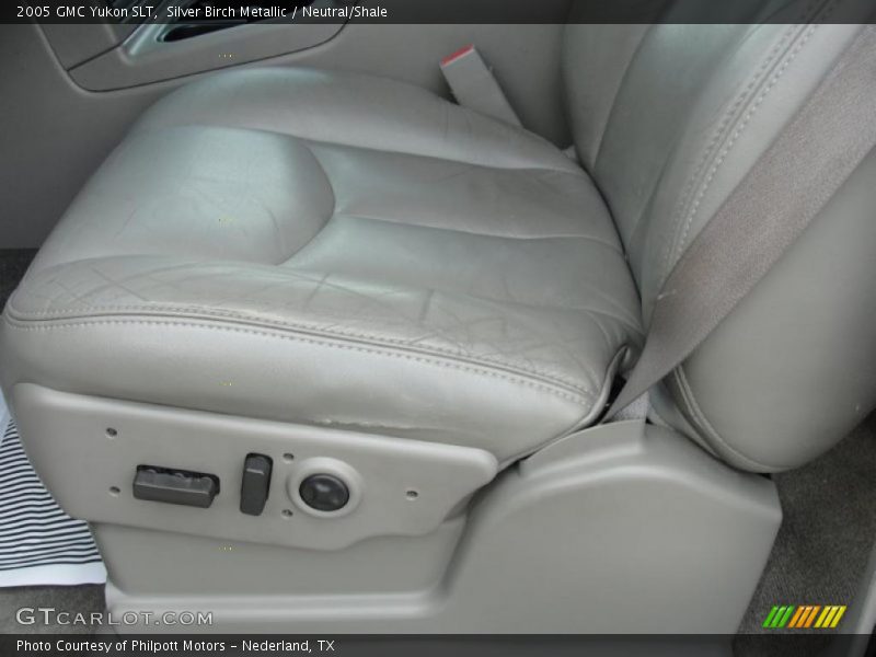 Silver Birch Metallic / Neutral/Shale 2005 GMC Yukon SLT