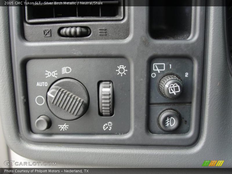 Silver Birch Metallic / Neutral/Shale 2005 GMC Yukon SLT
