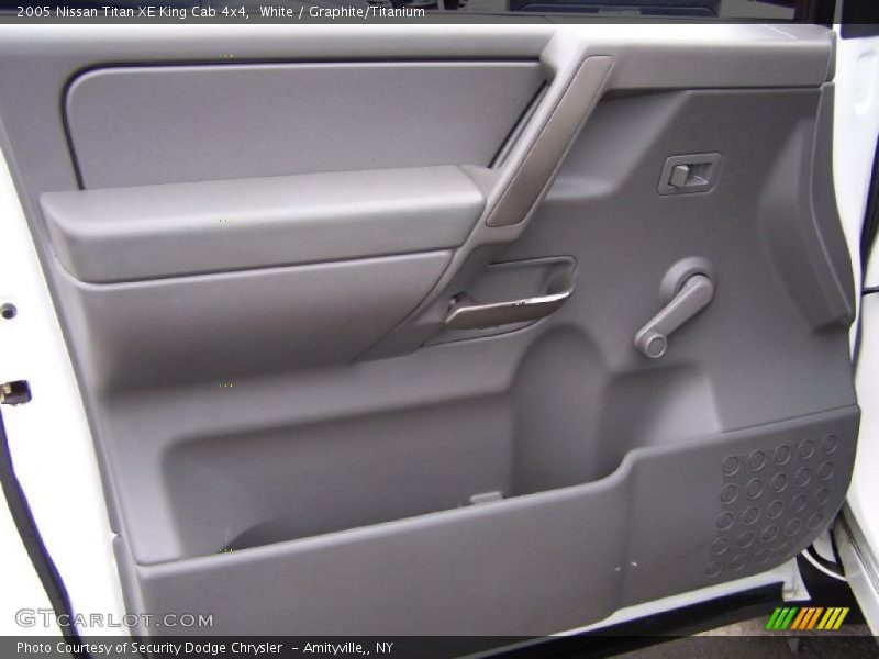White / Graphite/Titanium 2005 Nissan Titan XE King Cab 4x4