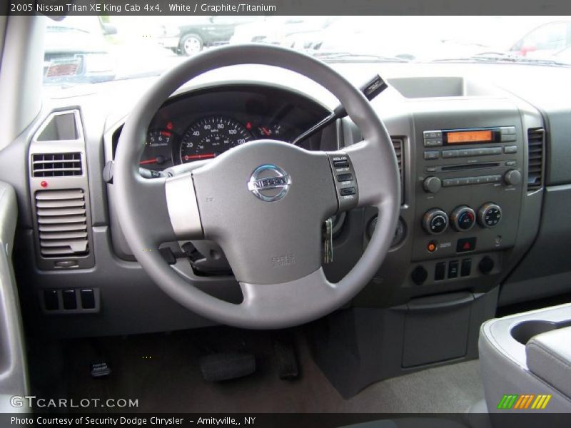 White / Graphite/Titanium 2005 Nissan Titan XE King Cab 4x4