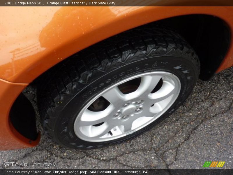 Orange Blast Pearlcoat / Dark Slate Gray 2005 Dodge Neon SXT