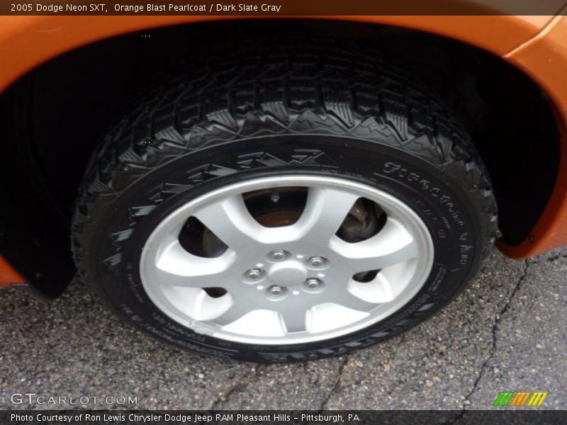 Orange Blast Pearlcoat / Dark Slate Gray 2005 Dodge Neon SXT