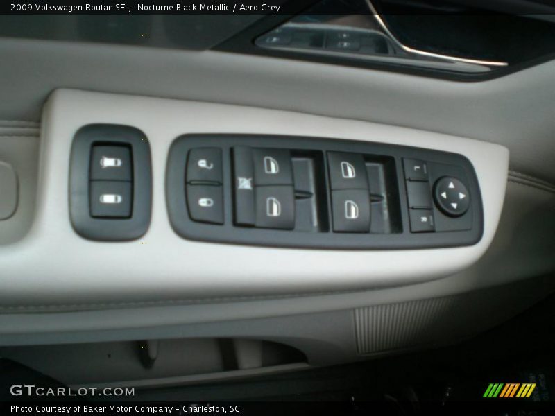 Nocturne Black Metallic / Aero Grey 2009 Volkswagen Routan SEL