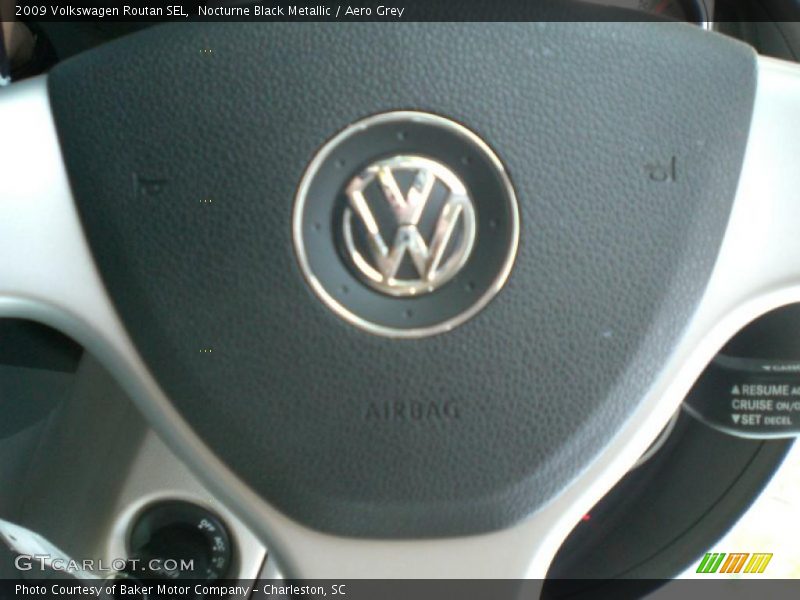 Nocturne Black Metallic / Aero Grey 2009 Volkswagen Routan SEL