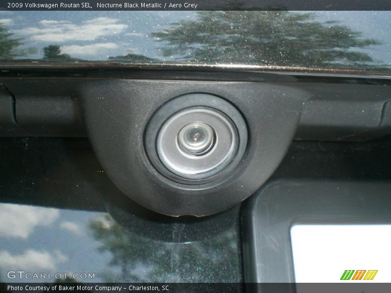 Nocturne Black Metallic / Aero Grey 2009 Volkswagen Routan SEL