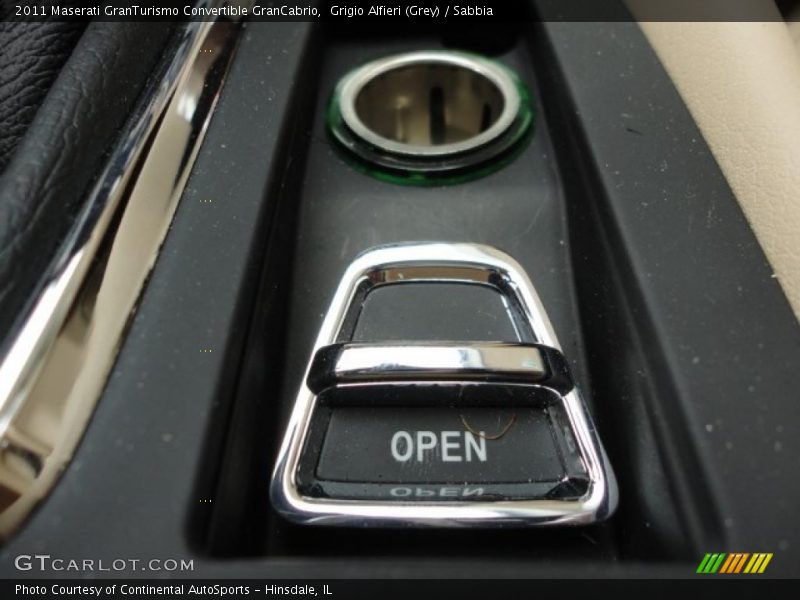 Controls of 2011 GranTurismo Convertible GranCabrio