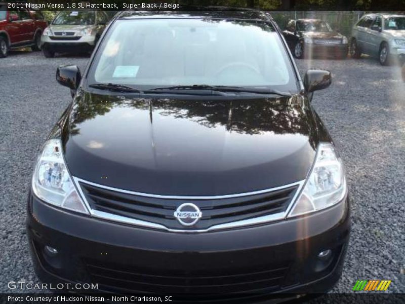 Super Black / Beige 2011 Nissan Versa 1.8 SL Hatchback