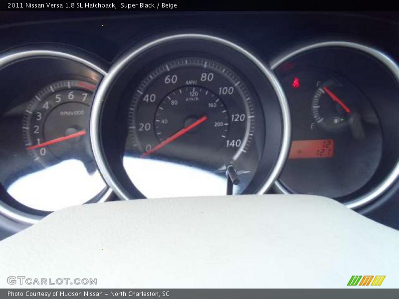 Super Black / Beige 2011 Nissan Versa 1.8 SL Hatchback
