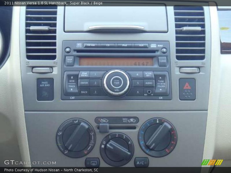 Super Black / Beige 2011 Nissan Versa 1.8 SL Hatchback
