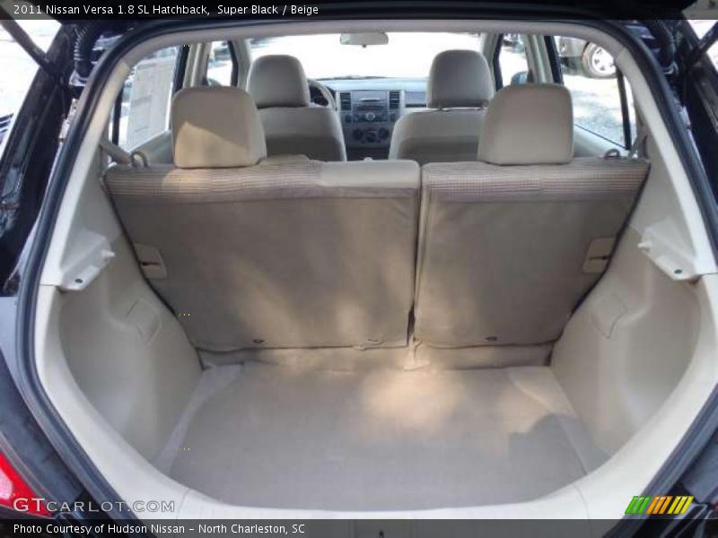 Super Black / Beige 2011 Nissan Versa 1.8 SL Hatchback