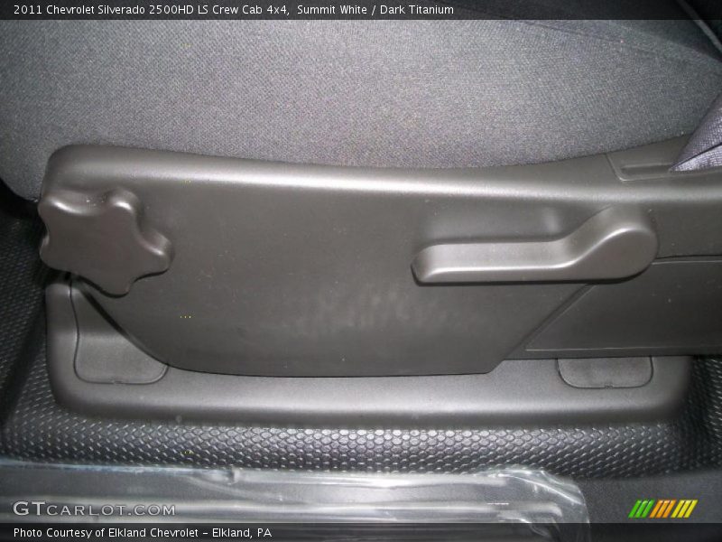 Summit White / Dark Titanium 2011 Chevrolet Silverado 2500HD LS Crew Cab 4x4
