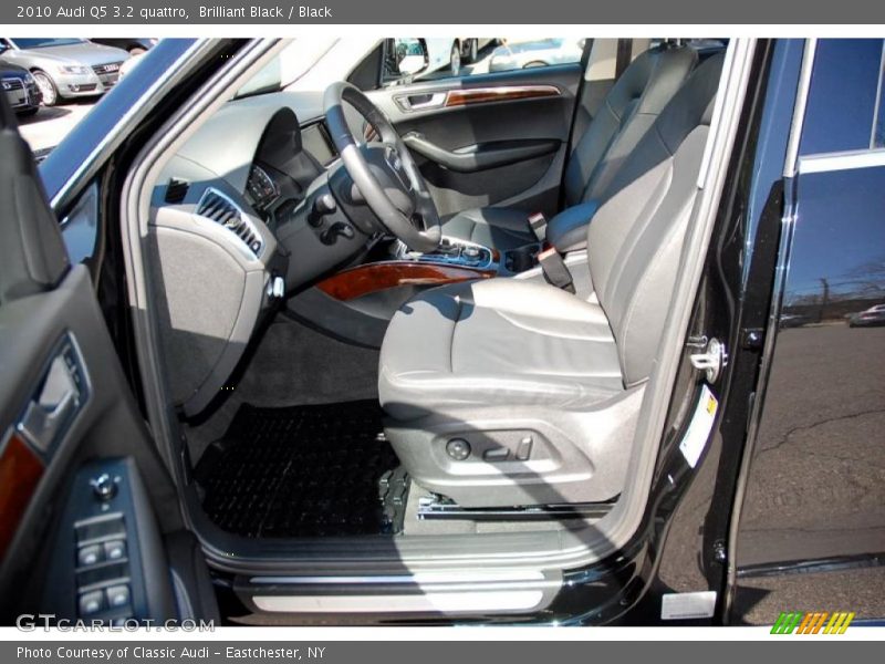 Brilliant Black / Black 2010 Audi Q5 3.2 quattro
