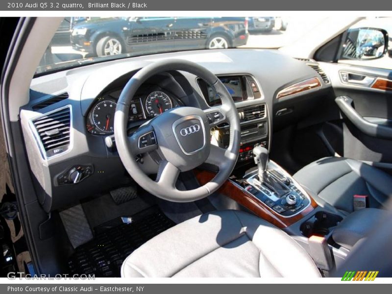 Brilliant Black / Black 2010 Audi Q5 3.2 quattro