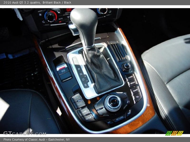 Brilliant Black / Black 2010 Audi Q5 3.2 quattro