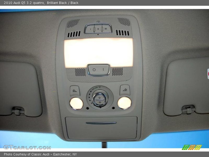 Brilliant Black / Black 2010 Audi Q5 3.2 quattro