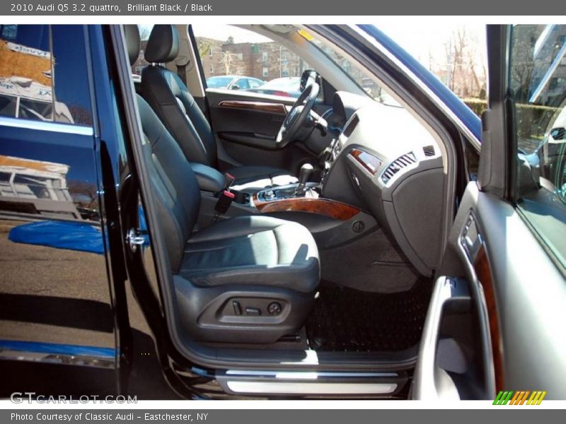 Brilliant Black / Black 2010 Audi Q5 3.2 quattro